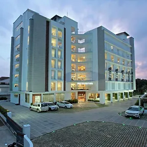 The Silvertips Hotel Kotamangalam